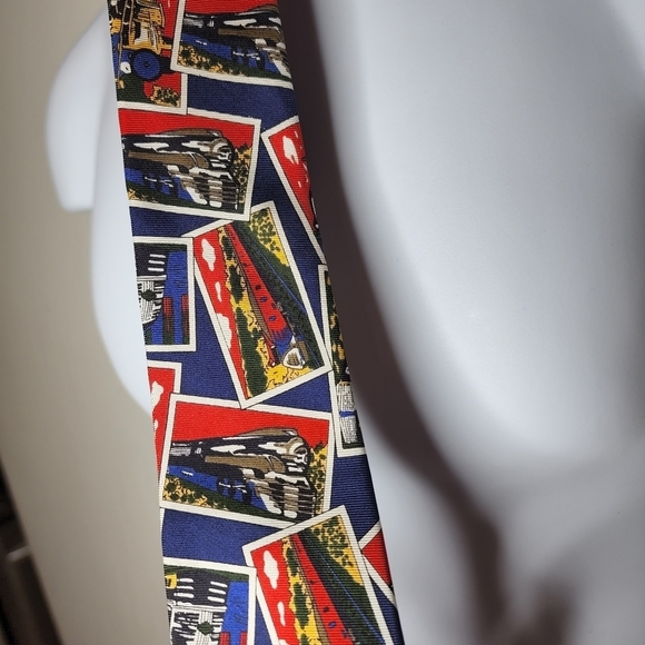 100% silk trains tie- Gap - Picture 5 of 6